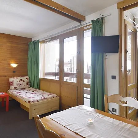 Apartment 3000 *